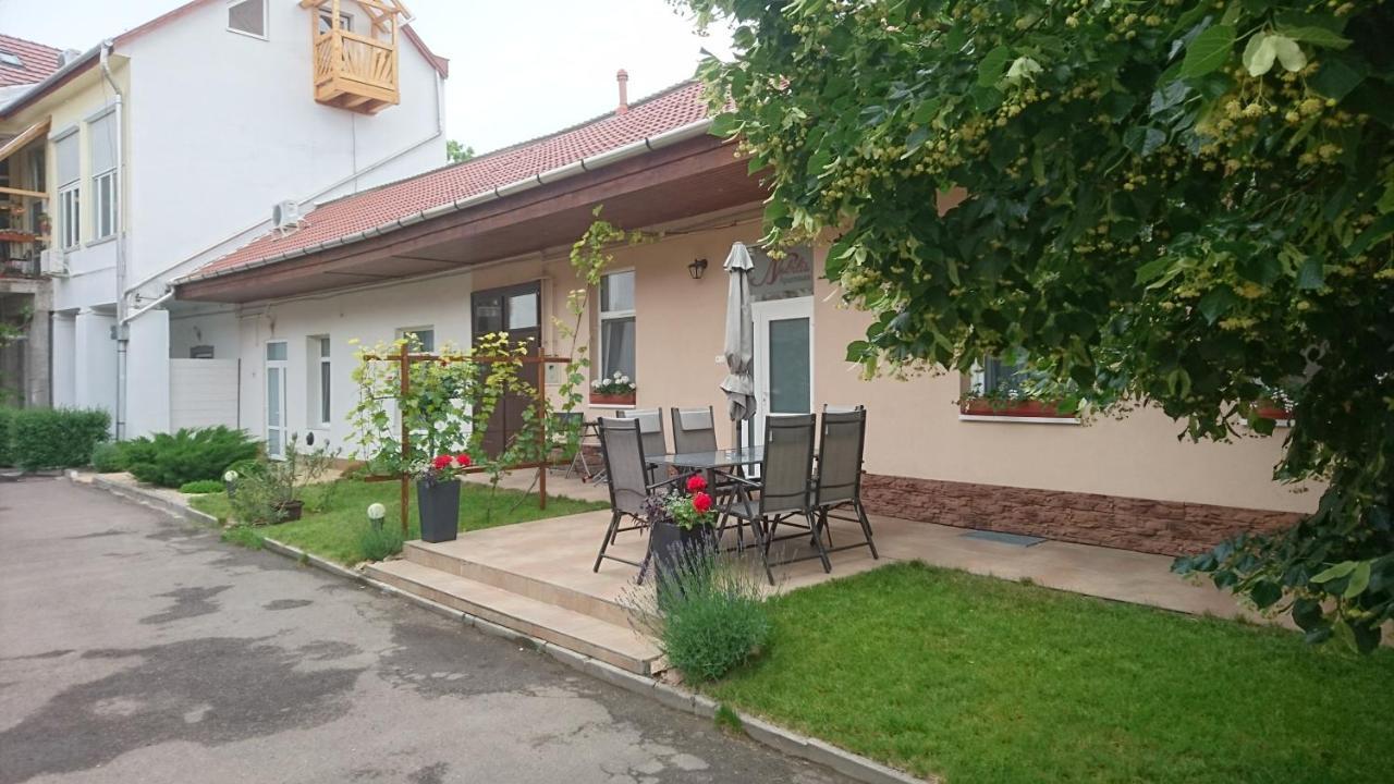 Nobilis Apartman Eger Esterno foto