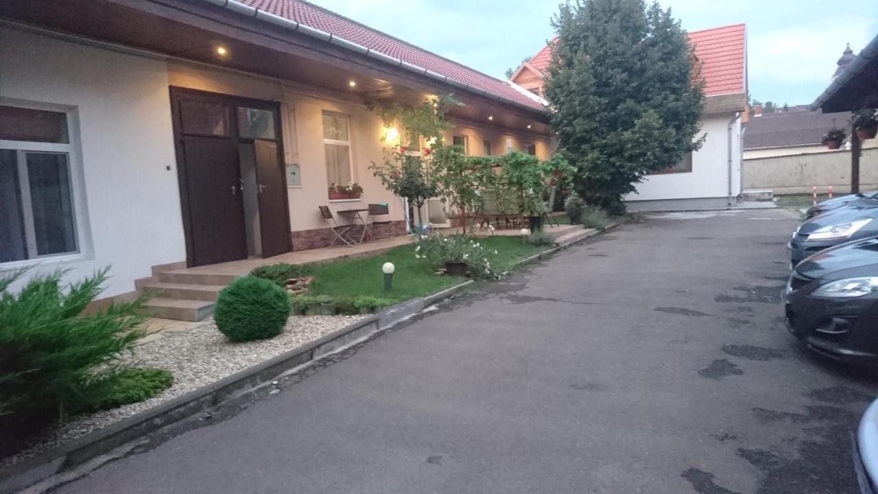 Nobilis Apartman Eger Esterno foto