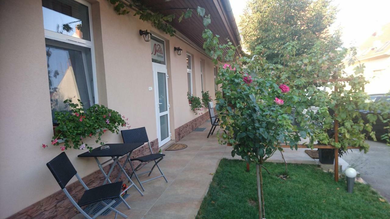 Nobilis Apartman Eger Esterno foto