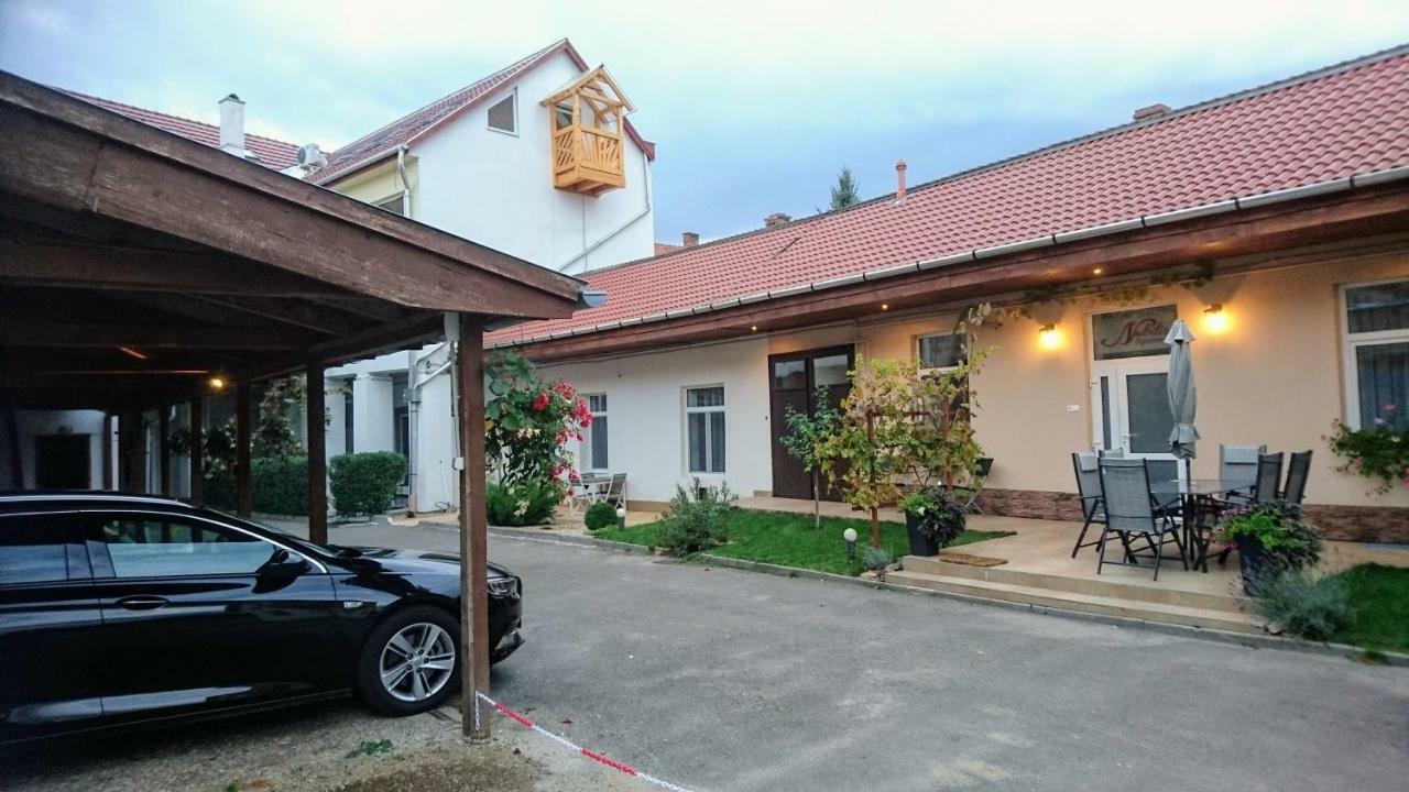 Nobilis Apartman Eger Esterno foto