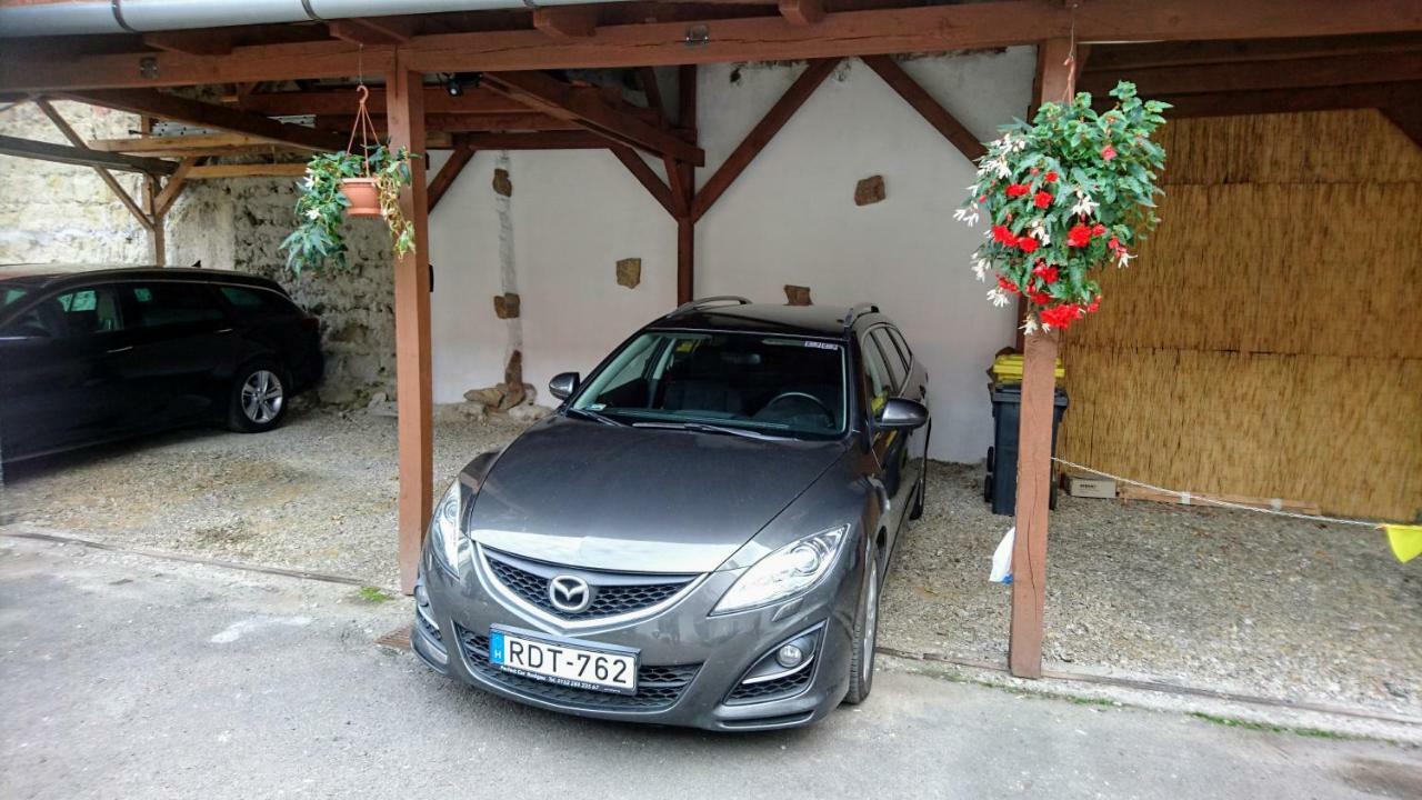 Nobilis Apartman Eger Esterno foto